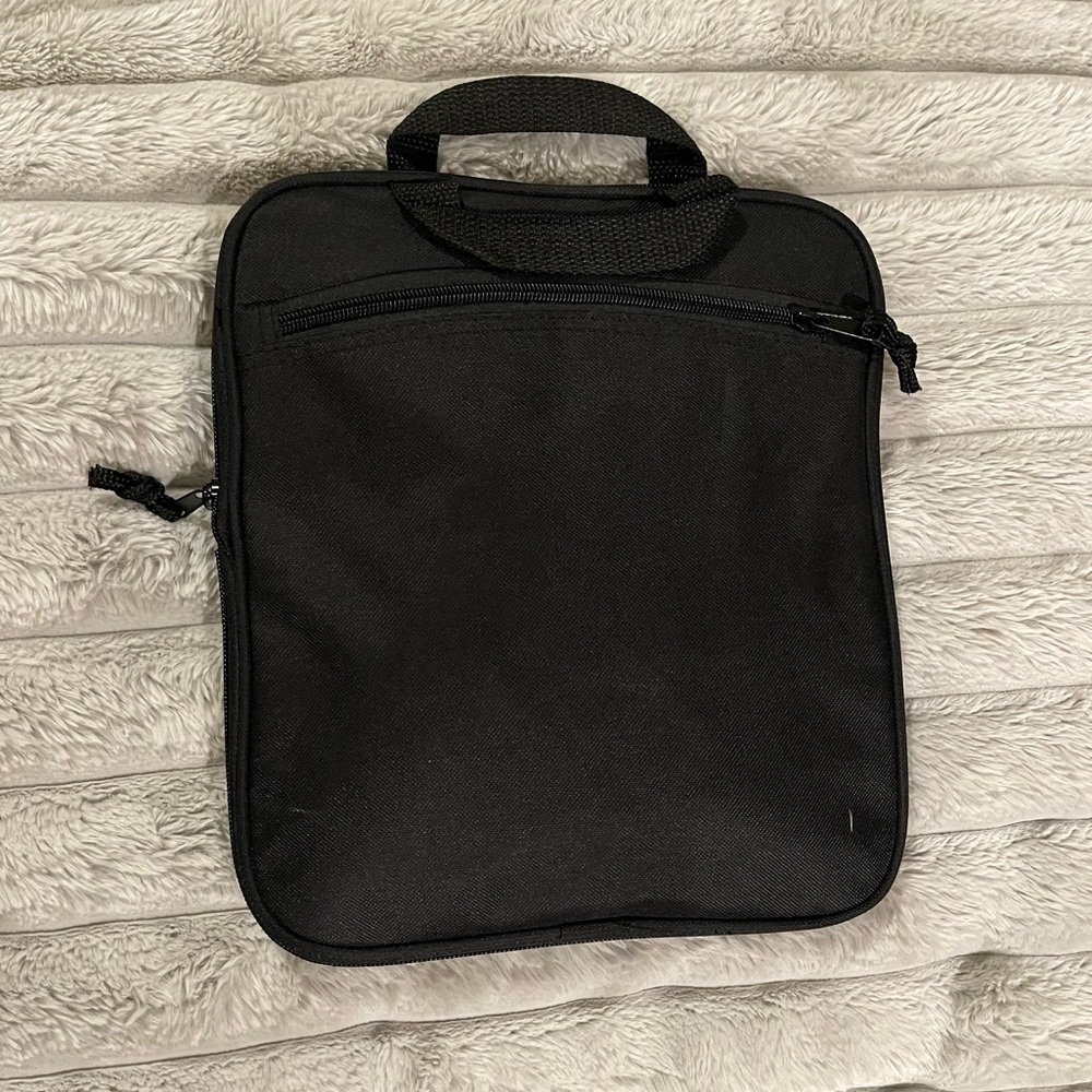 Protege Duffel Sports Bag w Straps Black for Gym, school or travel NWOT